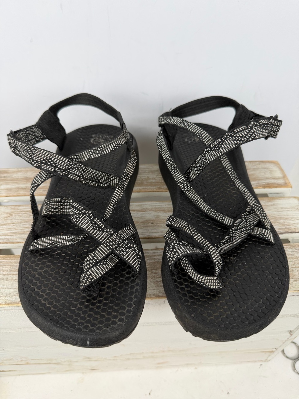 Athletic Works Flat Black/White Strappy Sandals toe loop adjustable strap size 8